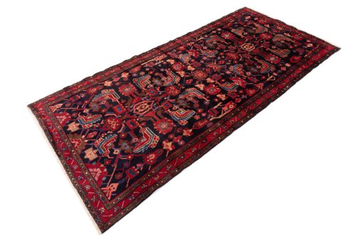 Close-up detail of 1990s Hamedan rug from Iran / Persia showing Wool weave