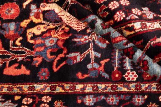 Corner detail of 1998s Hamedan rug showing border pattern and Wool pile