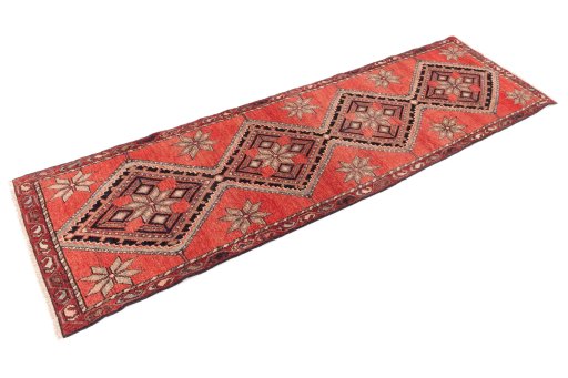 Corner detail of 1975s Hamedan rug showing border pattern and Wool pile