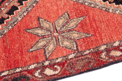 Backside of handmade 1975s Hamedan rug showing knot structure and weave density