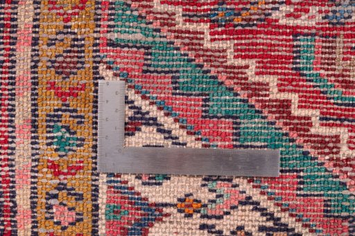 Corner detail of 1982s Hamedan rug showing border pattern and Wool pile