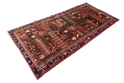 Corner detail of 1975s Hamedan rug showing border pattern and Wool pile