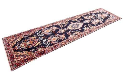 Corner detail of 1984s Hamedan rug showing border pattern and Wool pile