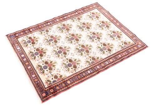 Corner detail of 2002s Hamedan rug showing border pattern and Wool pile