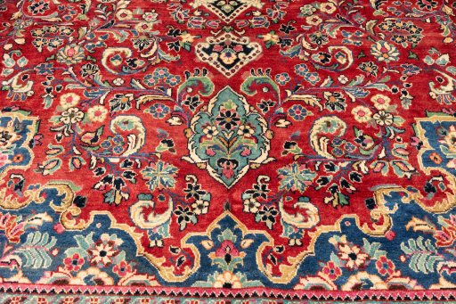Corner detail of 2002s Hamedan rug showing border pattern and Wool pile