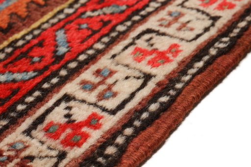 Central medallion detail of 1900s Heriz rug from Iran / Persia