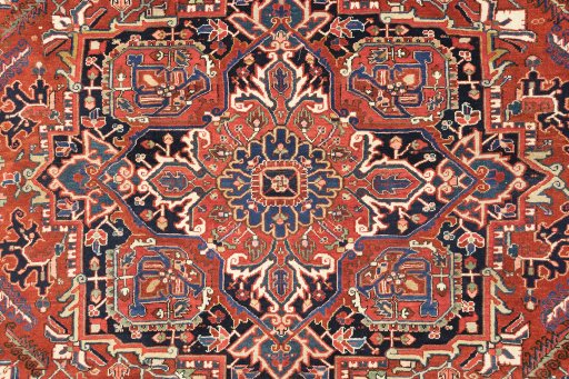 Central medallion detail of 1940s Heriz rug from Iran / Persia