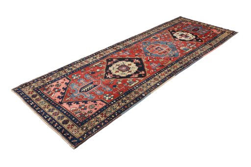 Corner detail of 1920s Heriz rug showing border pattern and Wool pile