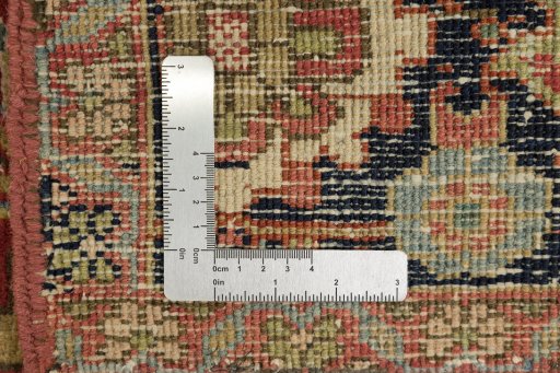 Corner detail of 1900s Heriz rug showing border pattern and Wool pile