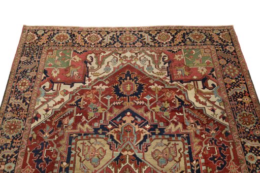 Surface texture of 1900s Heriz rug with natural Wool and intricate pattern