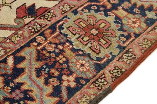 Central medallion detail of 1900s Heriz rug from Iran / Persia