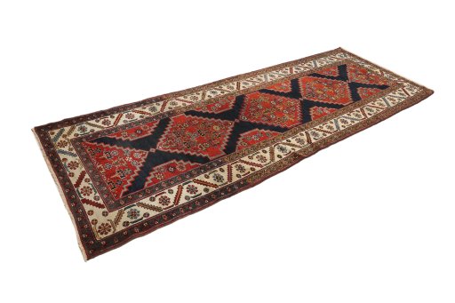 Corner detail of 1880s Heriz rug showing border pattern and Wool pile