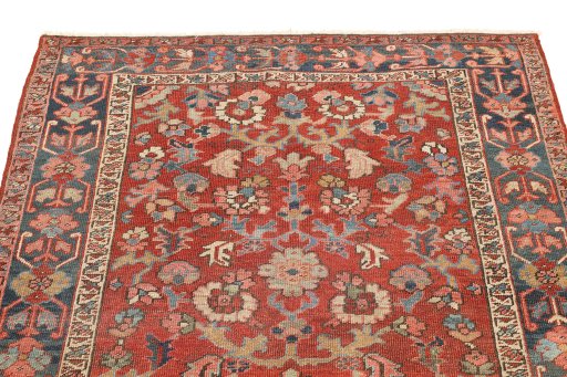Surface texture of 1900s Heriz rug with natural Wool and intricate pattern