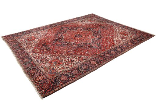 Corner detail of 1940s Heriz rug showing border pattern and Wool pile