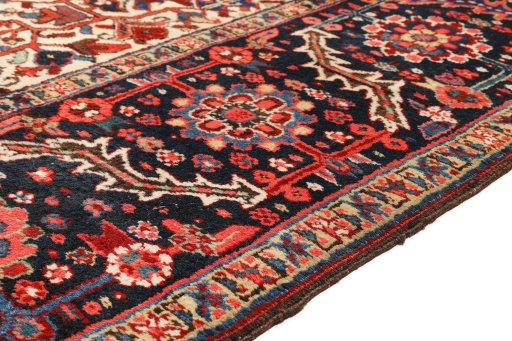 Central medallion detail of 1940s Heriz rug from Iran / Persia