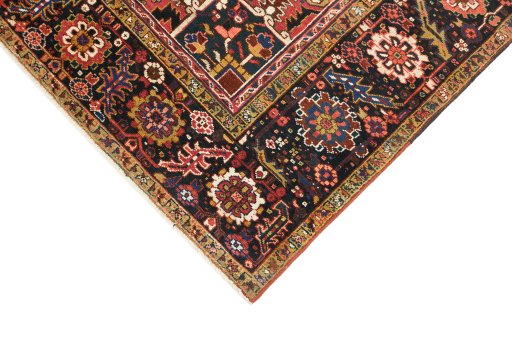 Central medallion detail of 1940s Heriz rug from Iran / Persia