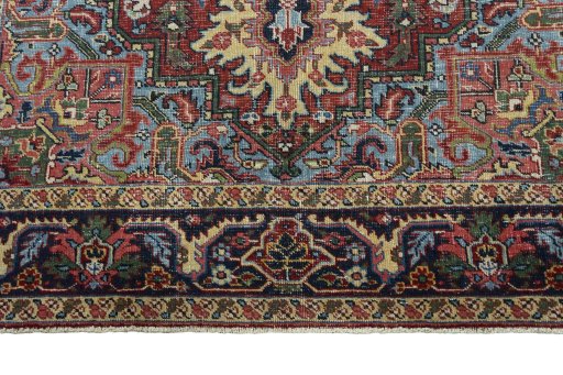 Full view of 1930s Heriz rug from Iran / Persia, 290 × 198 cm in Red tones