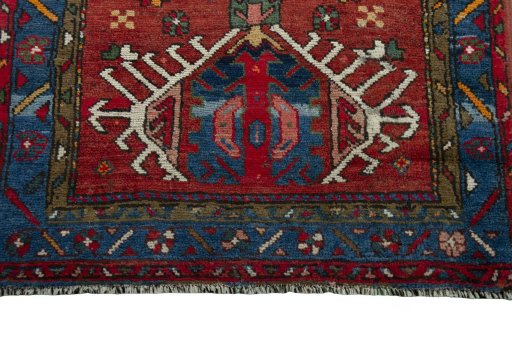 Central medallion detail of 1930s Heriz rug from Iran / Persia