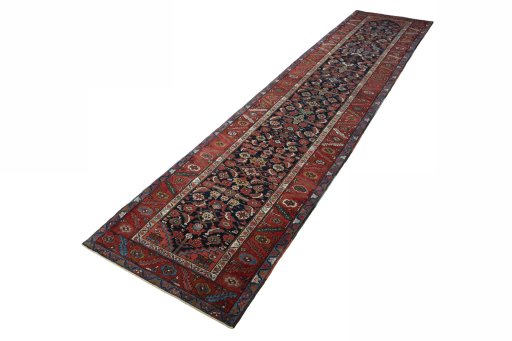 Corner detail of 1930s Heriz rug showing border pattern and Wool pile