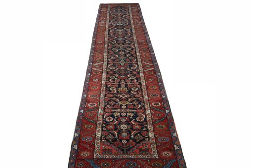 Surface texture of 1930s Heriz rug with natural Wool and intricate pattern