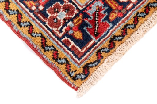 Central medallion detail of 1985s Heriz rug from Iran / Persia