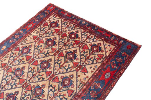 Surface texture of 1973s Koliai rug with natural Wool and intricate pattern