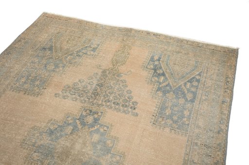 Surface texture of 1920s Kurdi rug with natural Wool and intricate pattern