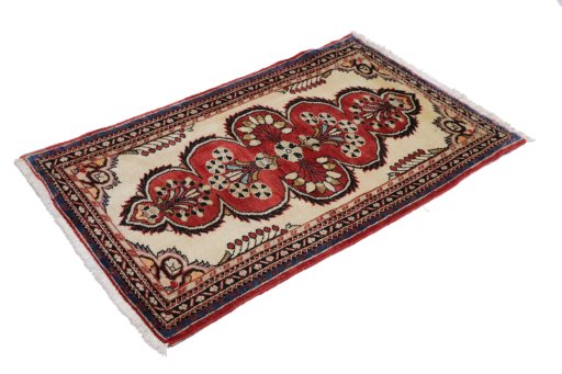 Corner detail of 1990s Lilian rug showing border pattern and Wool pile