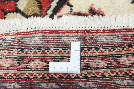 Close-up detail of 1990s Lilian rug from Iran / Persia showing Wool weave