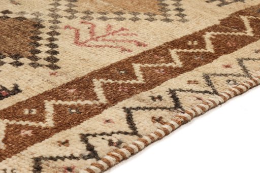 Central medallion detail of 1940s Lori rug from Iran / Persia