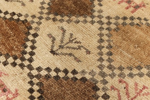 Close-up detail of 1940s Lori rug from Iran / Persia showing Wool weave
