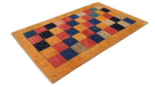 Corner detail of New Lori rug showing border pattern and Wool pile