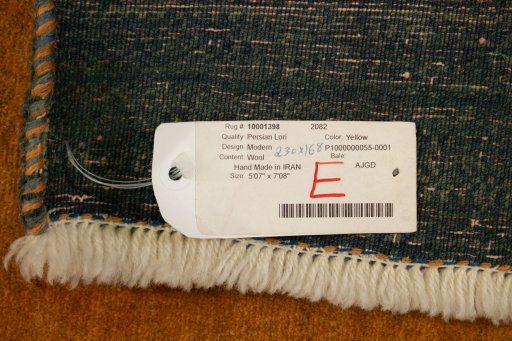 Corner detail of New Lori rug showing border pattern and Wool pile
