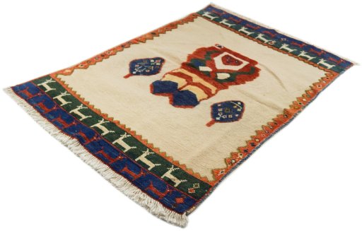 Corner detail of New Lori rug showing border pattern and Wool pile