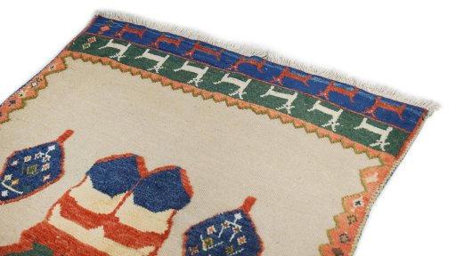 Surface texture of New Lori rug with natural Wool and intricate pattern