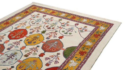 Surface texture of New Lori rug with natural Wool and intricate pattern