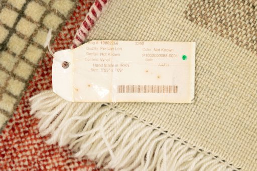 Corner detail of New Lori rug showing border pattern and Wool pile
