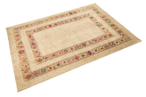 Corner detail of New Lori rug showing border pattern and Wool pile