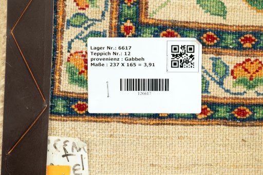 Corner detail of New Lori rug showing border pattern and Wool pile