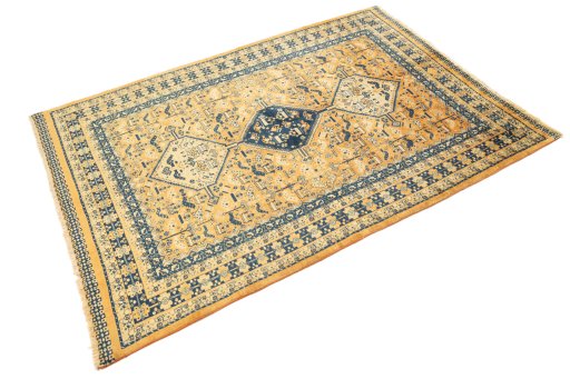 Corner detail of New Lori rug showing border pattern and Wool pile