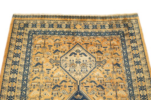 Surface texture of New Lori rug with natural Wool and intricate pattern