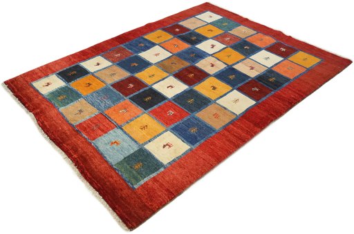 Corner detail of New Lori rug showing border pattern and Wool pile