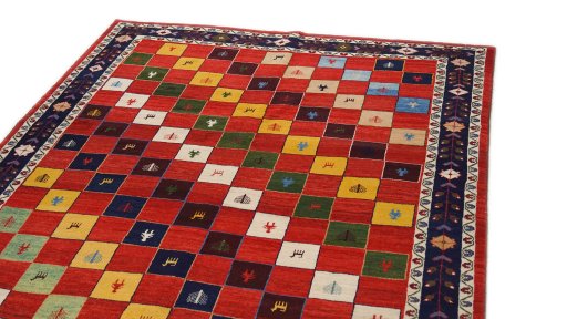 Surface texture of New Lori rug with natural Wool and intricate pattern