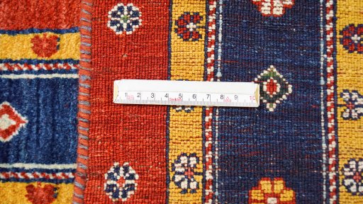 Corner detail of New Lori rug showing border pattern and Wool pile