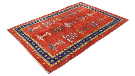 Corner detail of New Lori rug showing border pattern and Wool pile
