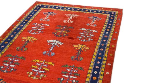 Surface texture of New Lori rug with natural Wool and intricate pattern