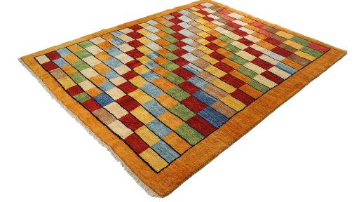 Corner detail of New Lori rug showing border pattern and Wool pile
