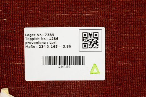 Corner detail of New Lori rug showing border pattern and Wool pile