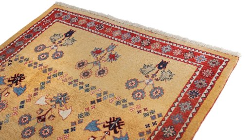 Surface texture of New Lori rug with natural Wool and intricate pattern