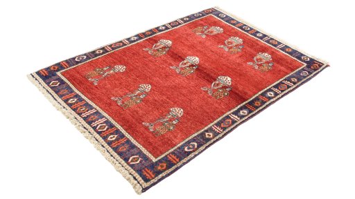 Corner detail of New Lori rug showing border pattern and Wool pile